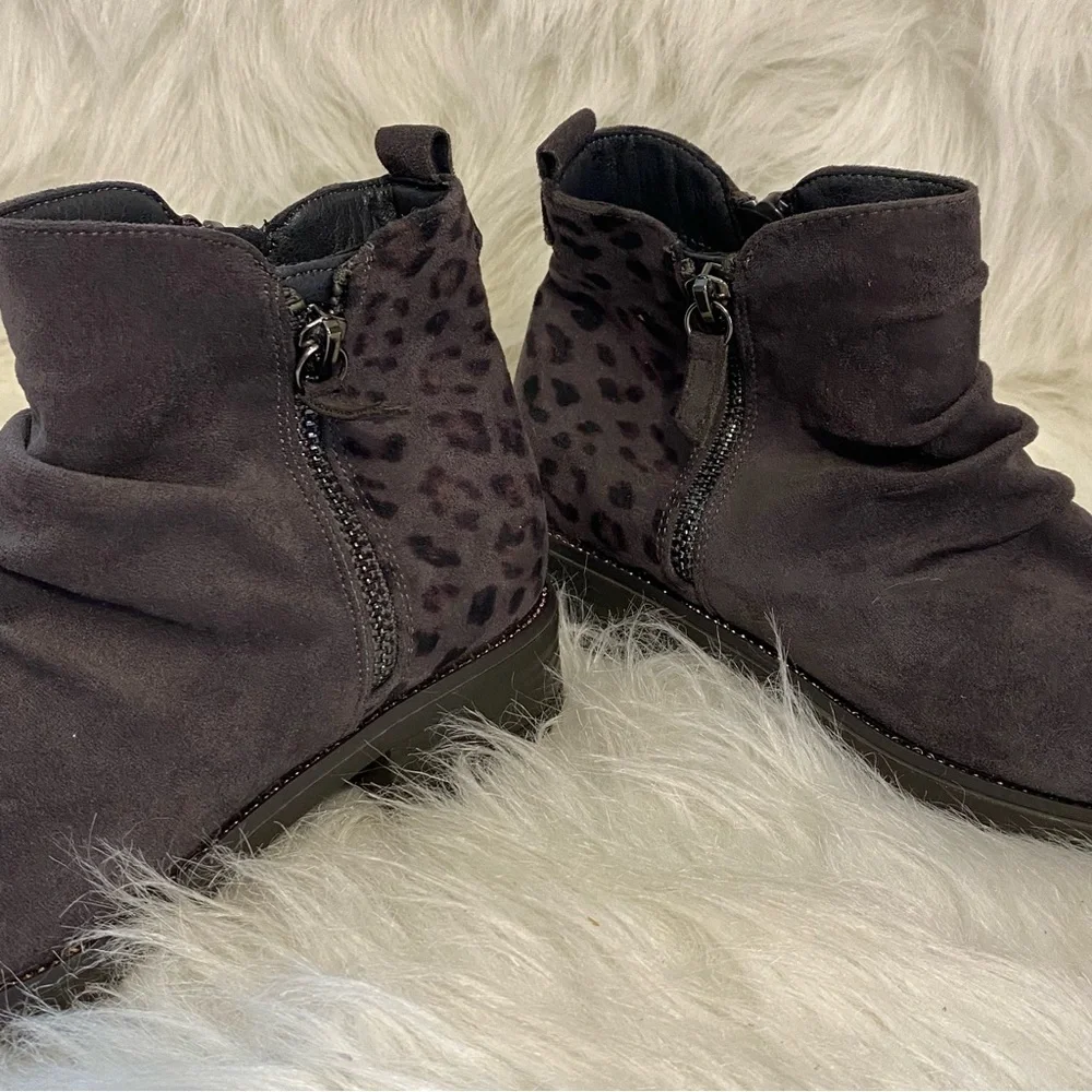 Gray Suede Ankle Boots with Zipper and Perforated Design Big‎ Girls Size 5